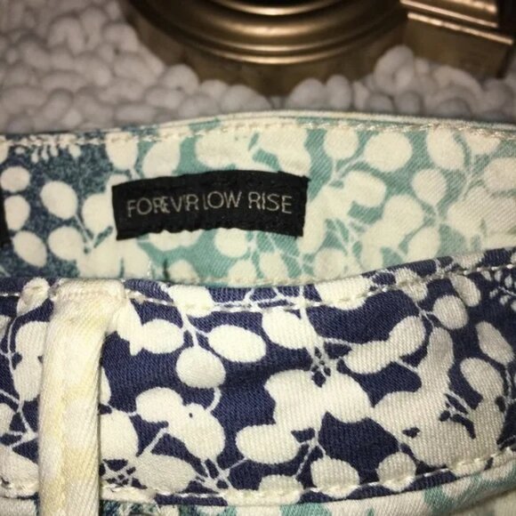 Jessica Simpson Forever Low Rise Ombre Floral Denim Shorts Size 29 - Picture 4 of 6